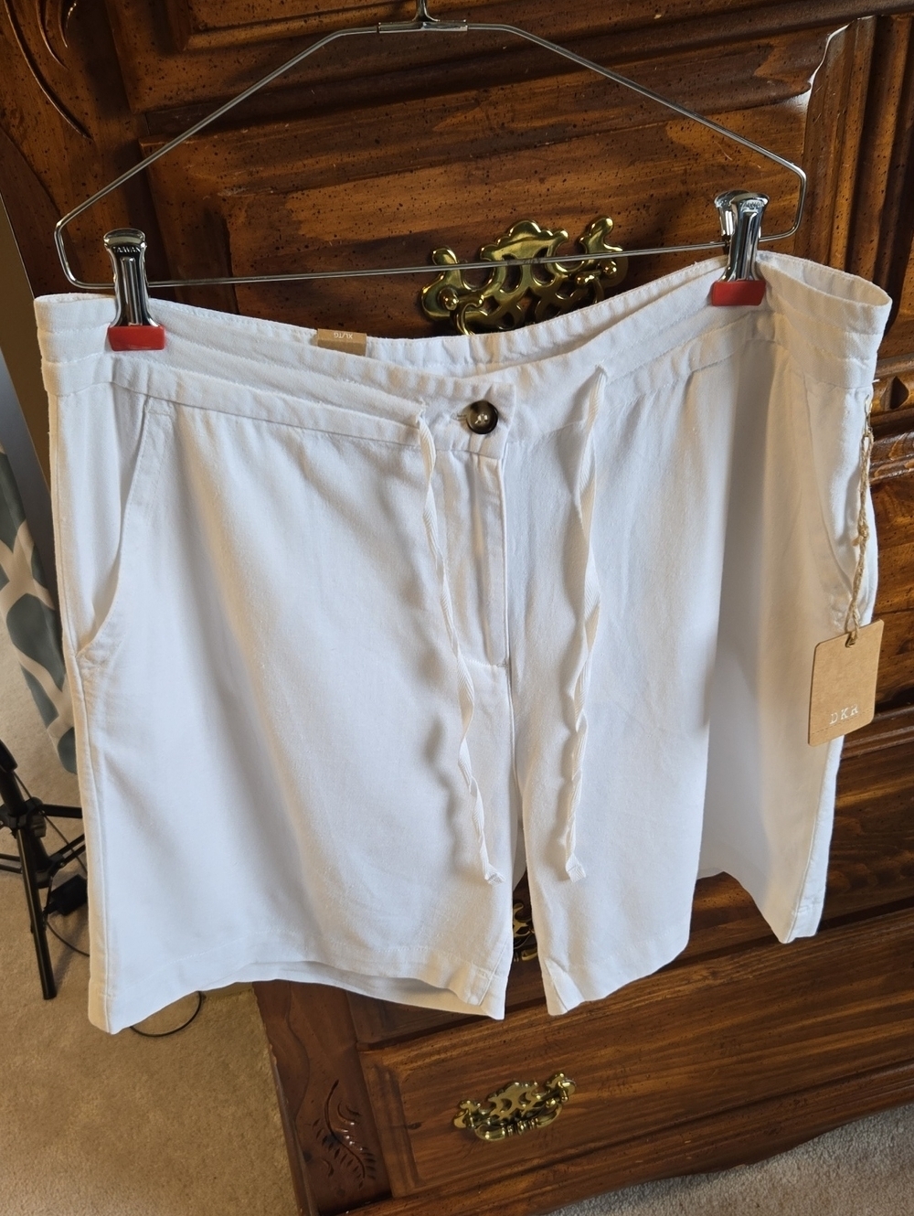 NWT Women’s DKR White Drawstring Linen-Blend Shorts XL